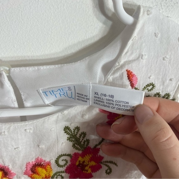 Time and Tru Embroidered Sleeveless Top XL Red Green Tank Top White - Picture 3 of 4